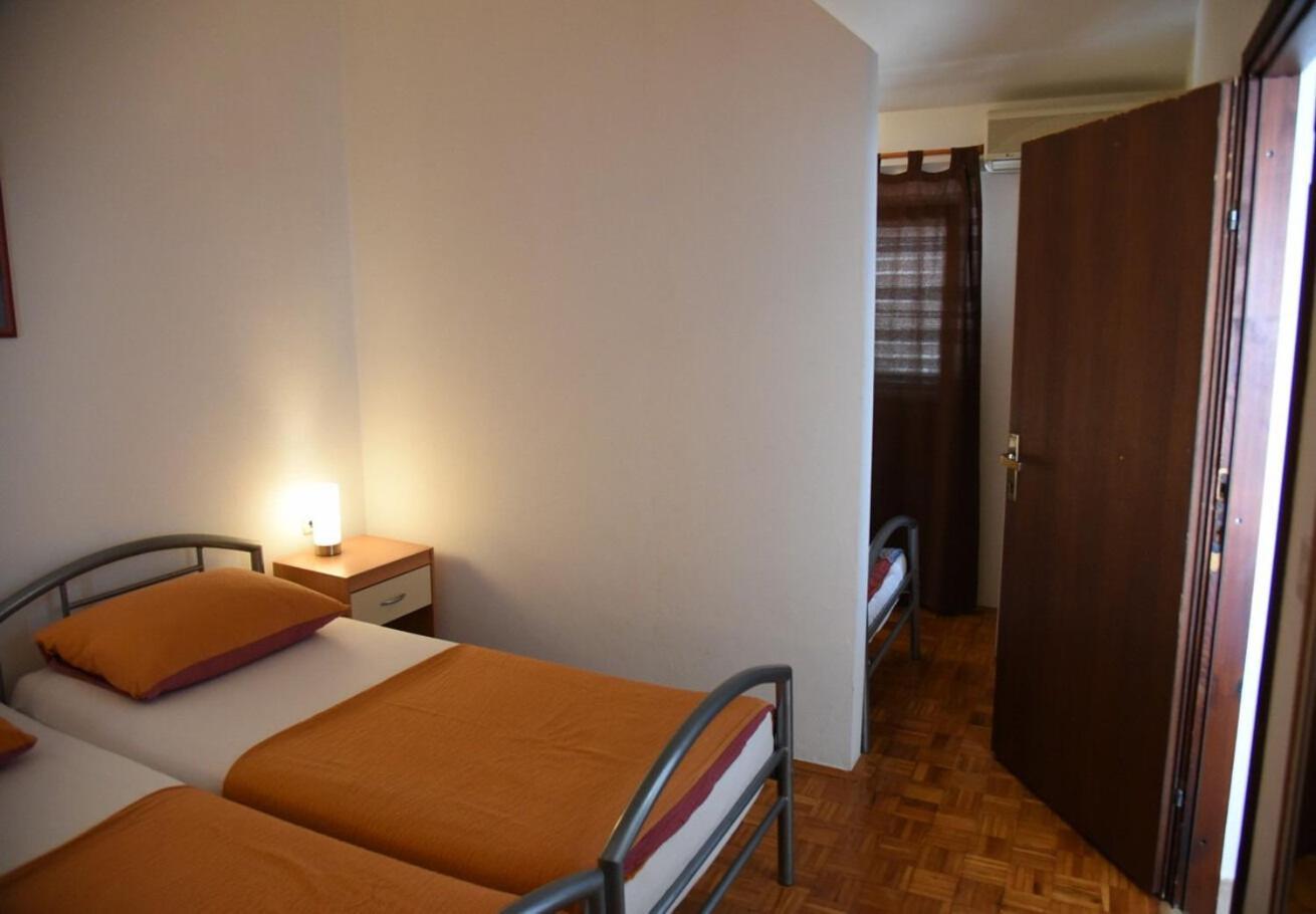 Ema Apartment *