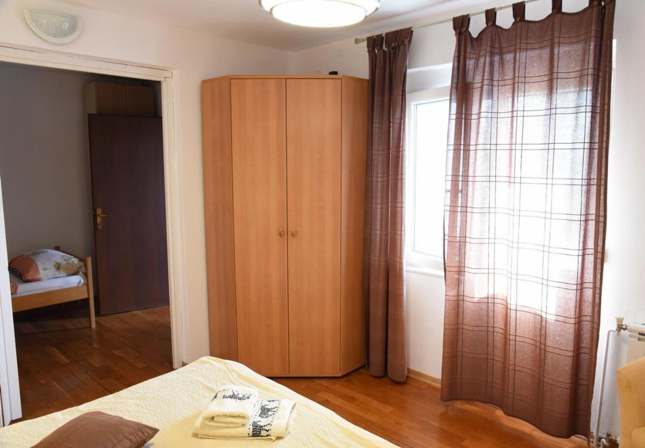 Ema Apartment