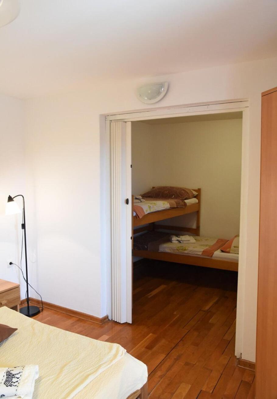 Ema Apartment Murter