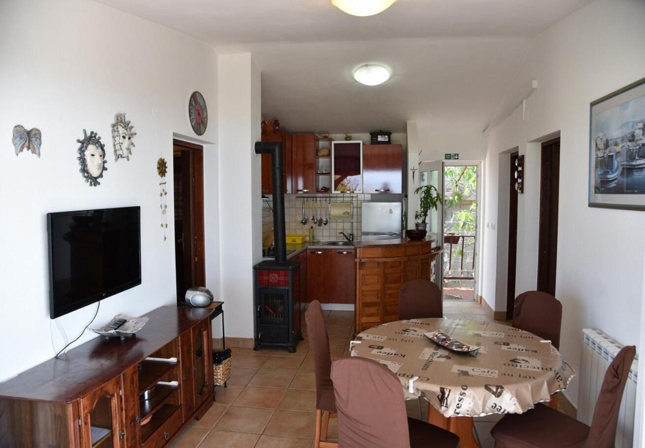 Apartment Ema