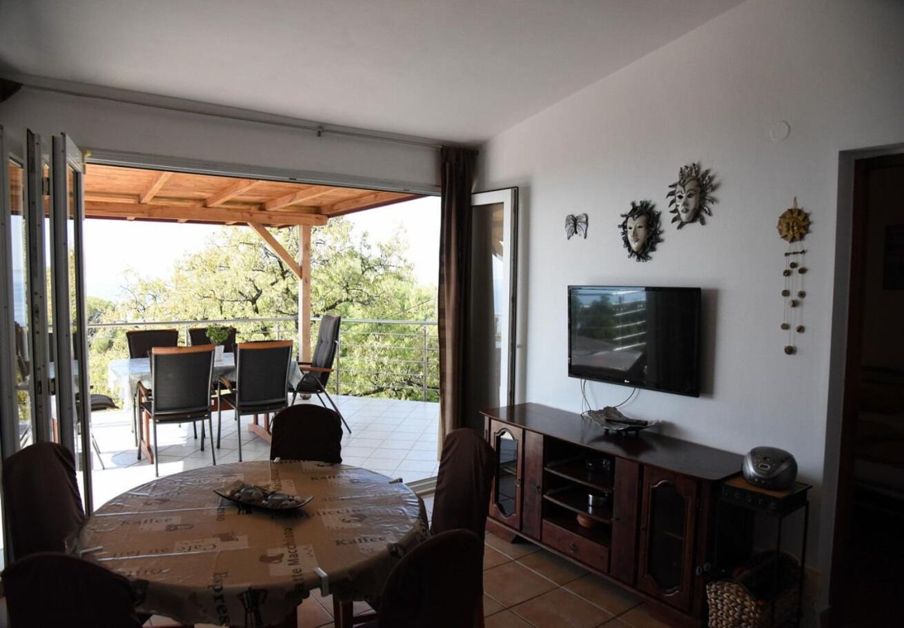 Apartment Ema Murter