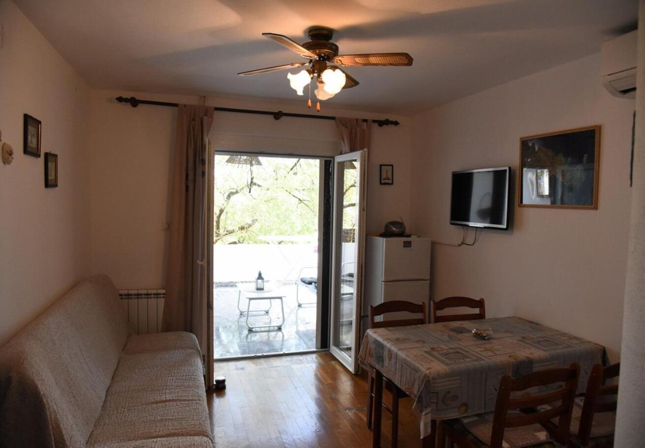 Ema Apartment