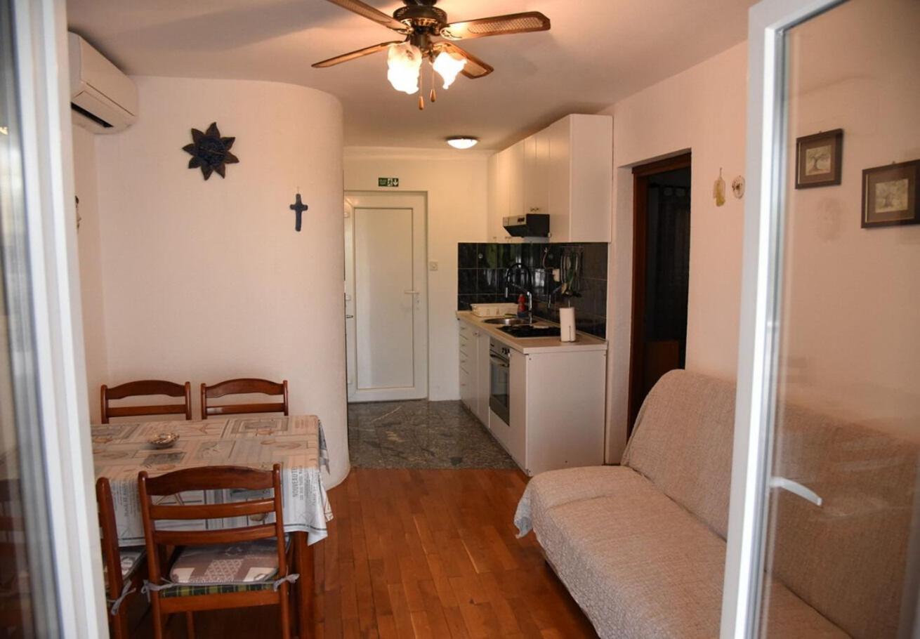 Ema Apartment Murter
